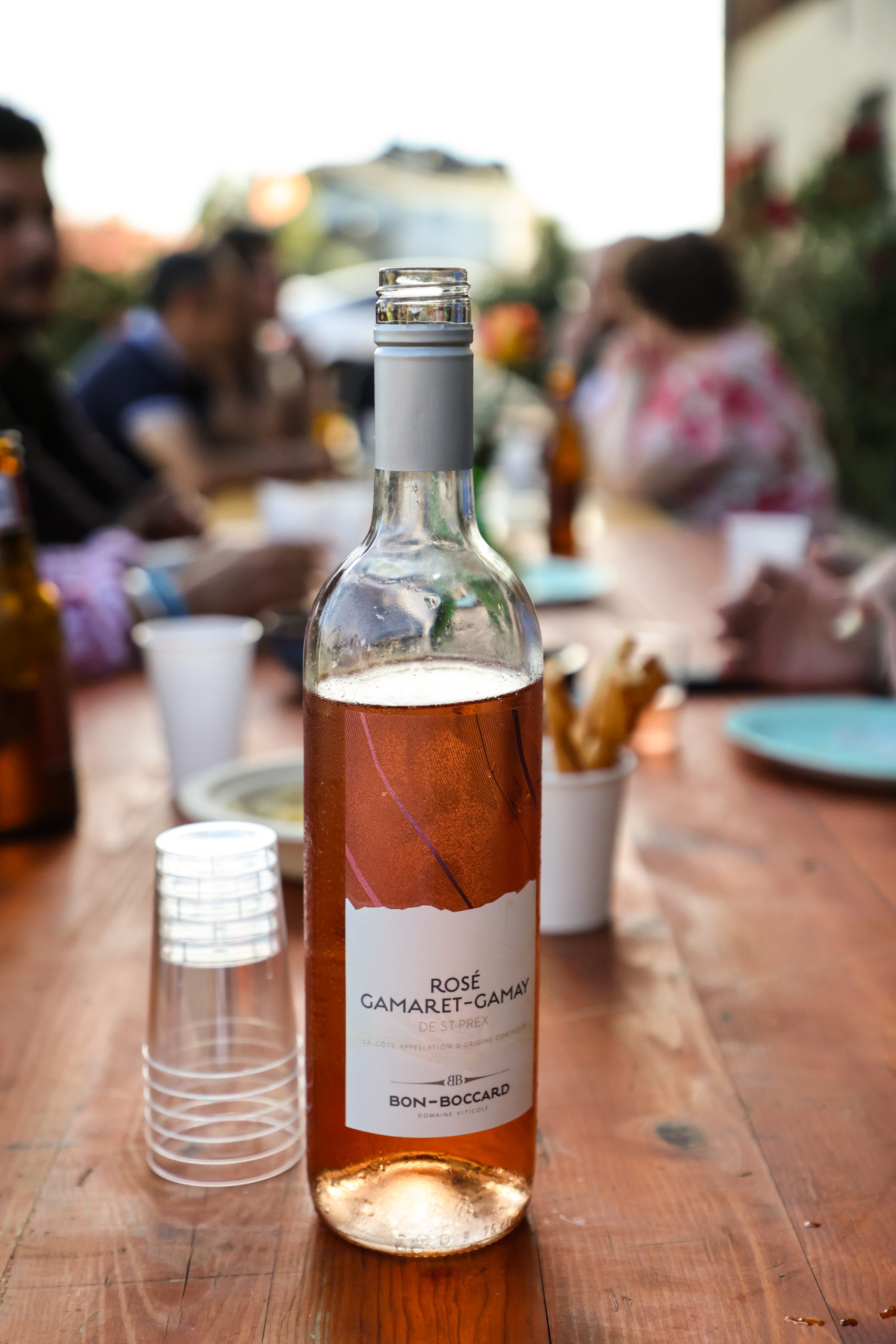 Image de bouteille rosé ouverte